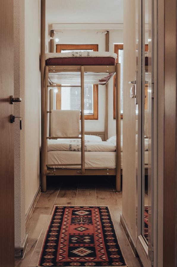 Oda Hostel Pristina Extérieur photo