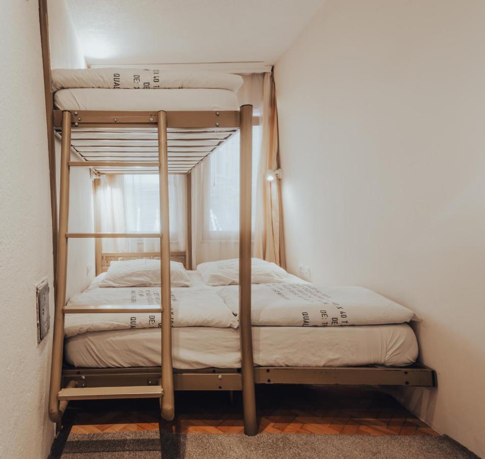 Oda Hostel Pristina Extérieur photo